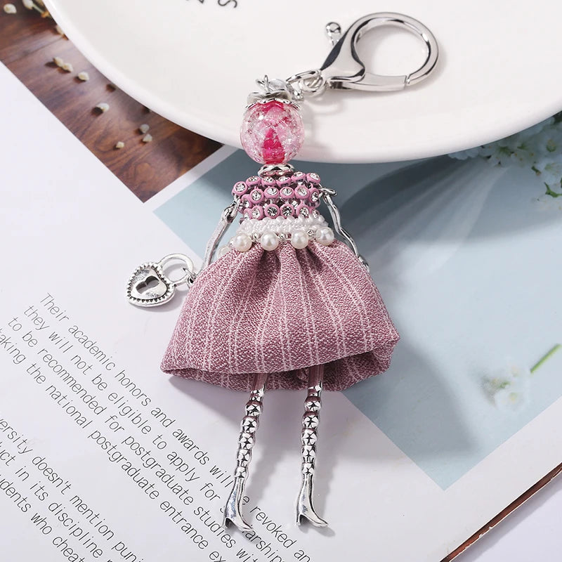 "Porte-clés poupée fait main – YL, charm mignon pour femmes, voiture, sac à main, bijou tendance" ✅