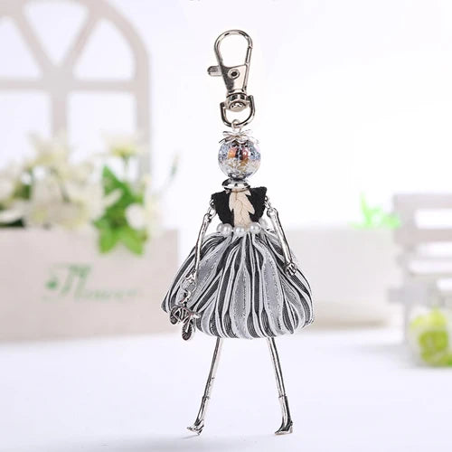 "Porte-clés poupée fait main – YL, charm mignon pour femmes, voiture, sac à main, bijou tendance" ✅