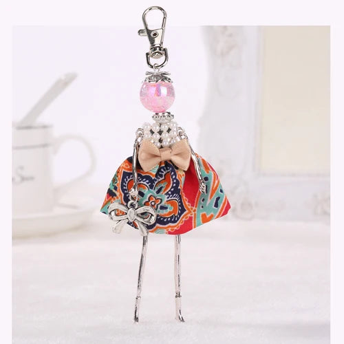 "Porte-clés poupée fait main – YL, charm mignon pour femmes, voiture, sac à main, bijou tendance" ✅