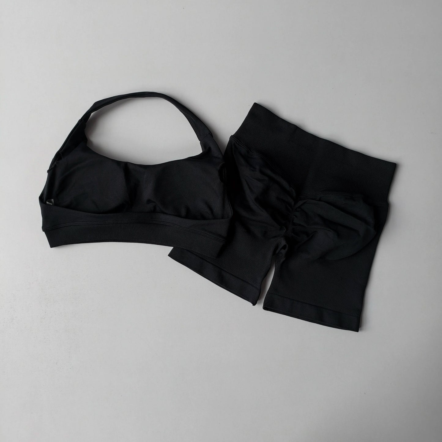 2 Pieces Yoga Suit – Ensemble Brassière & Short Seamless