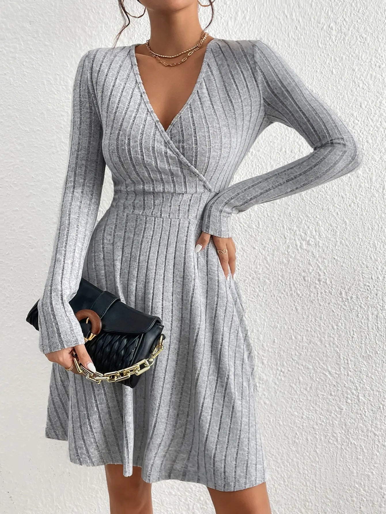 👗 Robe Pull Slim Col V – Automne / Hiver 2025