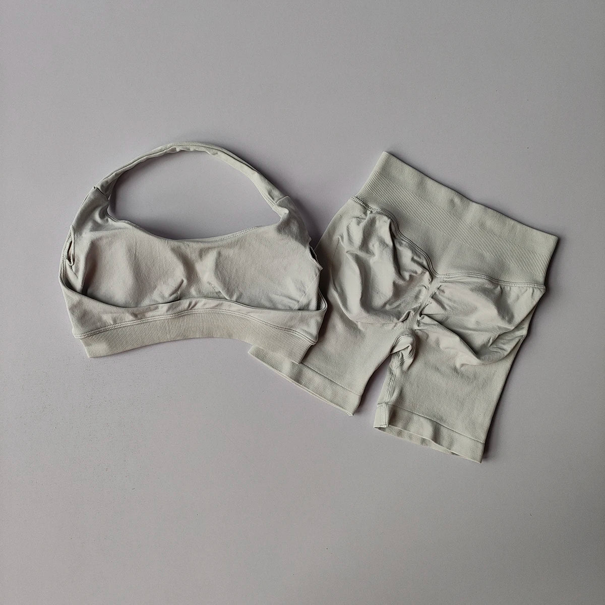 2 Pieces Yoga Suit – Ensemble Brassière & Short Seamless