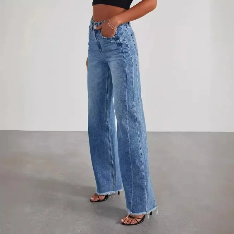 Adoptez un look décontracté et moderne avec ce jean femme coupe large