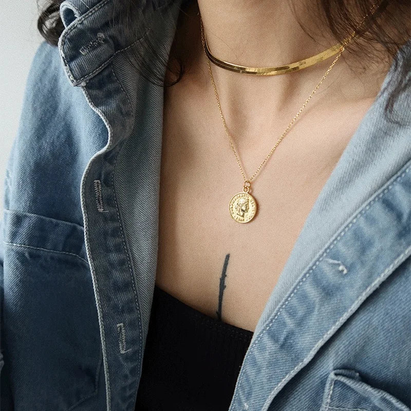 Sublimez votre look bohème avec notre collier chaîne style serpentin pour femme.