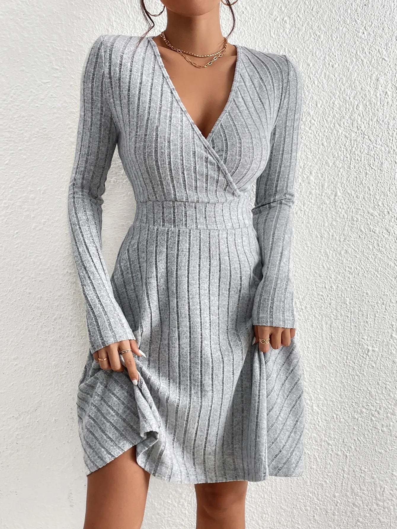 👗 Robe Pull Slim Col V – Automne / Hiver 2025