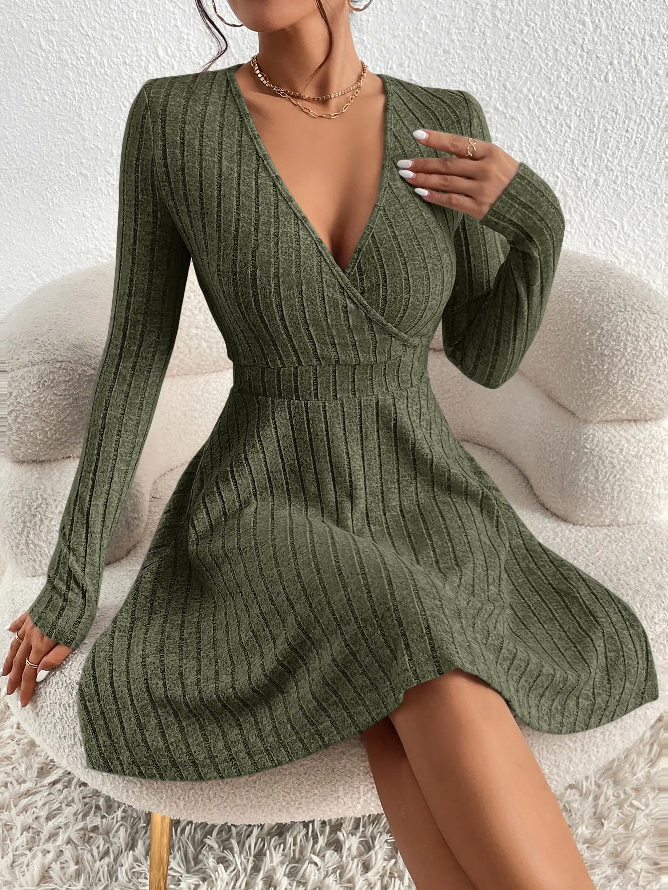 👗 Robe Pull Slim Col V – Automne / Hiver 2025