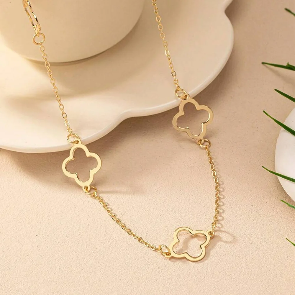 Apportez une touche de chance et d’élégance avec notre collier pendentif trèfle à quatre feuilles.