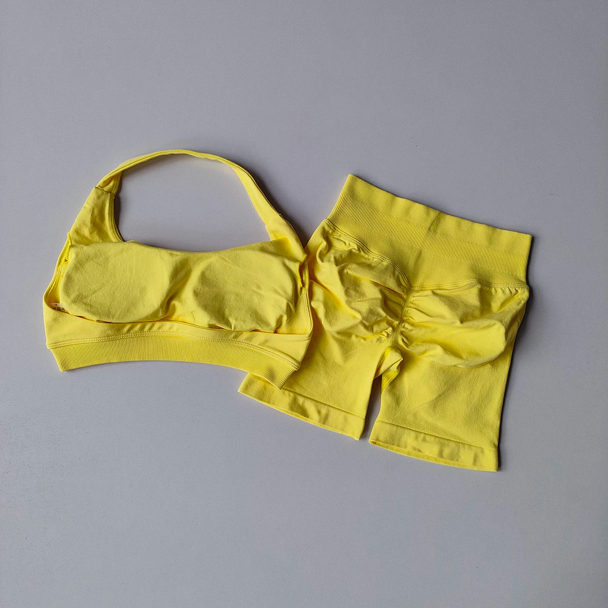 2 Pieces Yoga Suit – Ensemble Brassière & Short Seamless
