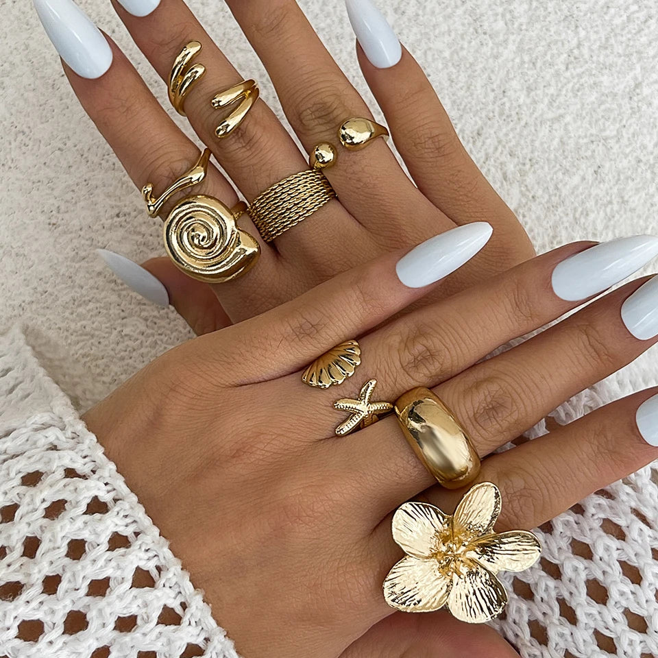 Lot de 8 Bagues Vintage Fleur – Femme Apportez une touche élégante et originale à vos tenues avec ce lot de 8 bagues vintage.