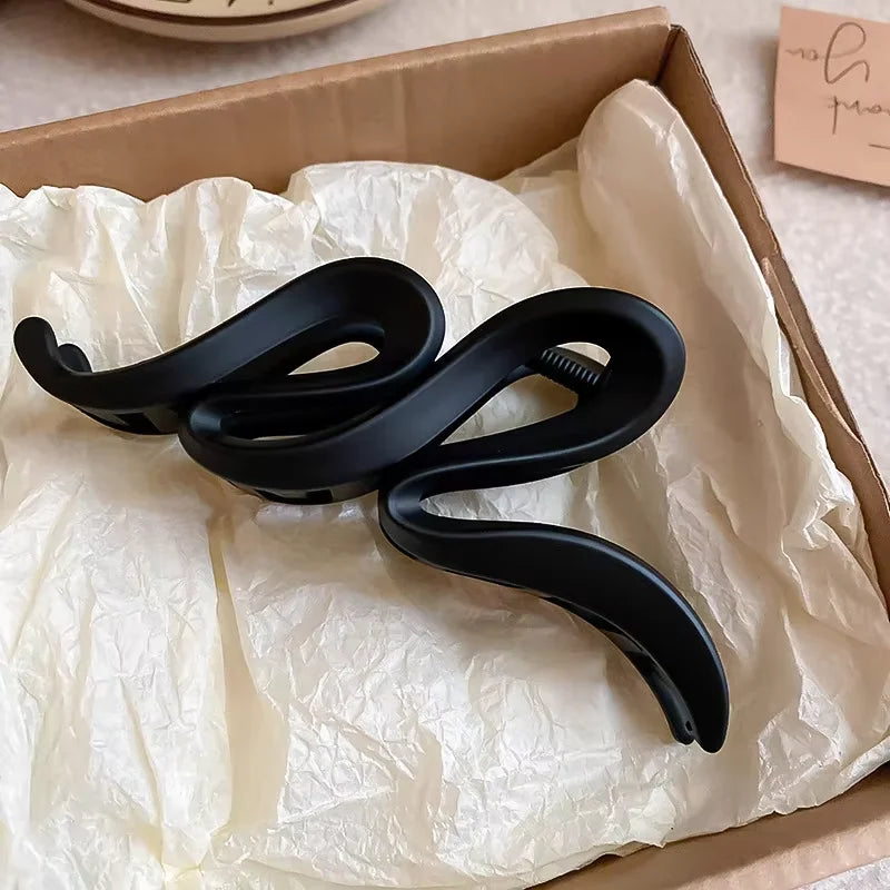 Pinces à cheveux ondulées en acrylique unies – Style coréen pour femmes, clip simple de haute qualité, accessoires quotidiens, cadeau pour filles