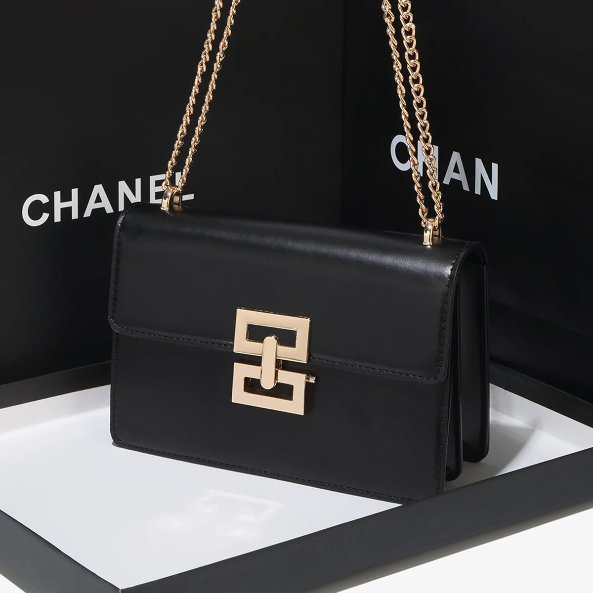 Sac Bandoulière Élégant à Rabat avec Boucle Déco – Style Chic & Pratique pour Femmes