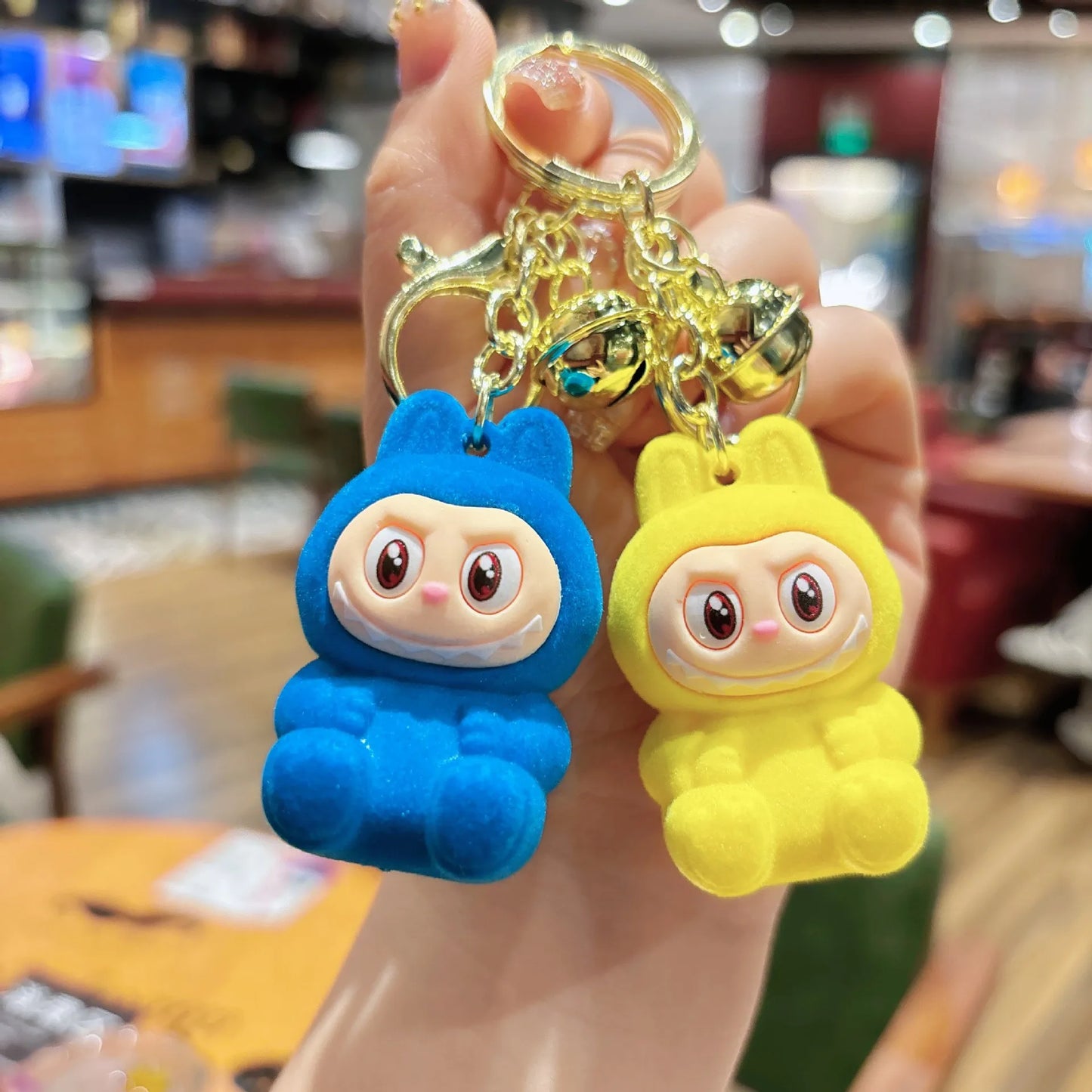 Labbubu Porte-clés en tissu velours – Pendentif mignon style boîte surprise, poupée populaire sur Internet, accessoire pour sac d’étudiant