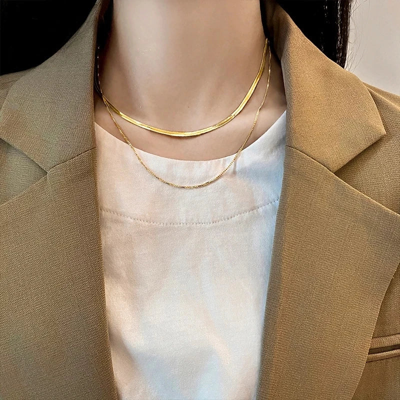 Sublimez votre look bohème avec notre collier chaîne style serpentin pour femme.