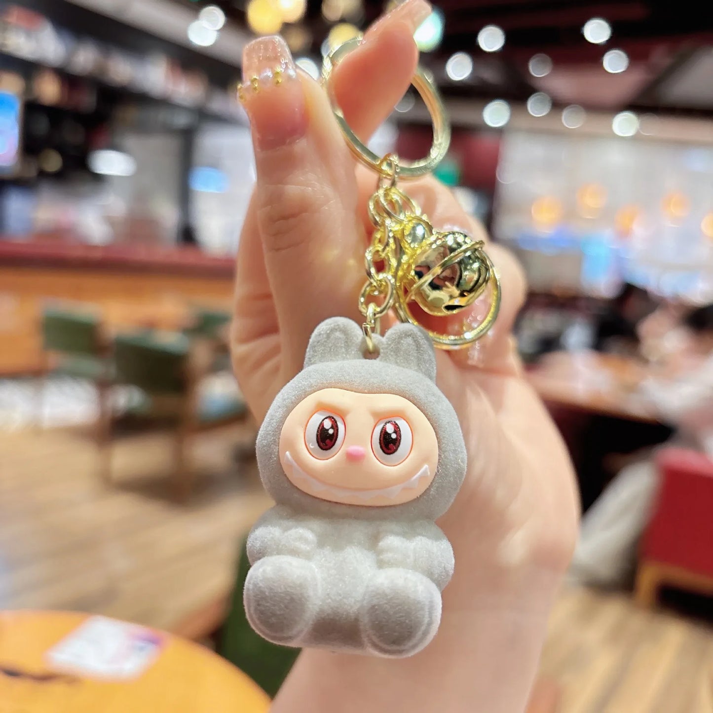Labbubu Porte-clés en tissu velours – Pendentif mignon style boîte surprise, poupée populaire sur Internet, accessoire pour sac d’étudiant