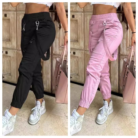 Adoptez un style casual et tendance avec notre pantalon à bretelles pour femme.