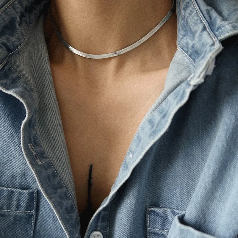 Sublimez votre look bohème avec notre collier chaîne style serpentin pour femme.