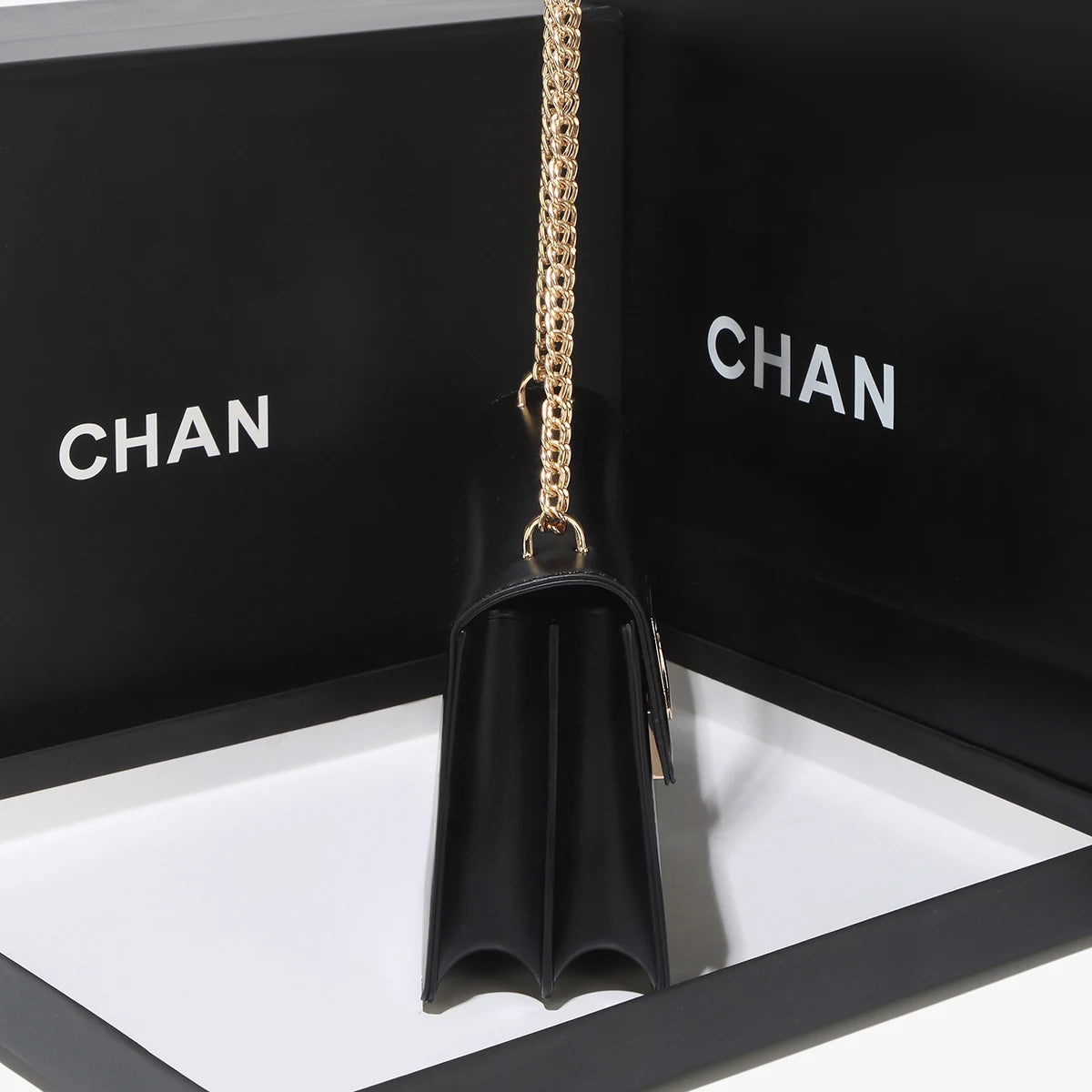 Sac Bandoulière Élégant à Rabat avec Boucle Déco – Style Chic & Pratique pour Femmes