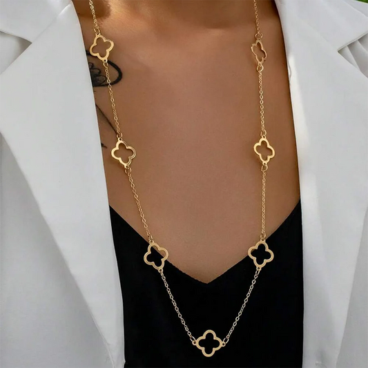 Apportez une touche de chance et d’élégance avec notre collier pendentif trèfle à quatre feuilles.