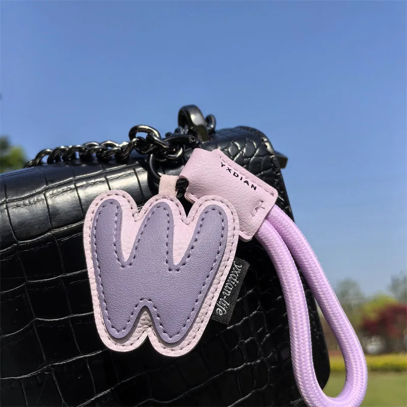✨ Porte-Clés en Cuir Tressé avec Initiale | Bijou de Sac, Bracelet et Accessoire pour Femme & Homme ✨