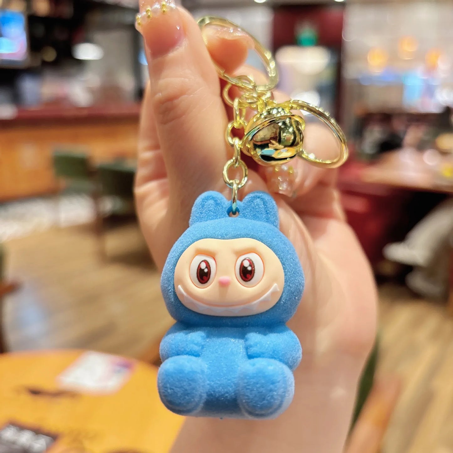 Labbubu Porte-clés en tissu velours – Pendentif mignon style boîte surprise, poupée populaire sur Internet, accessoire pour sac d’étudiant