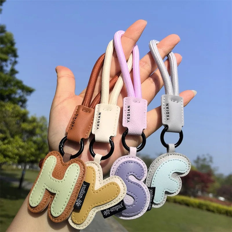 ✨ Porte-Clés en Cuir Tressé avec Initiale | Bijou de Sac, Bracelet et Accessoire pour Femme & Homme ✨