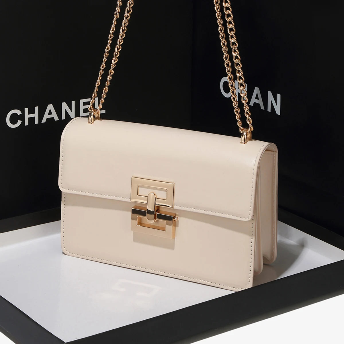 Sac Bandoulière Élégant à Rabat avec Boucle Déco – Style Chic & Pratique pour Femmes