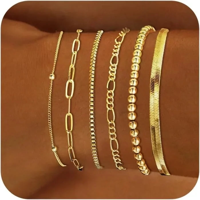Sublimez vos poignets avec notre ensemble de bracelets fins plaqués or 14K.