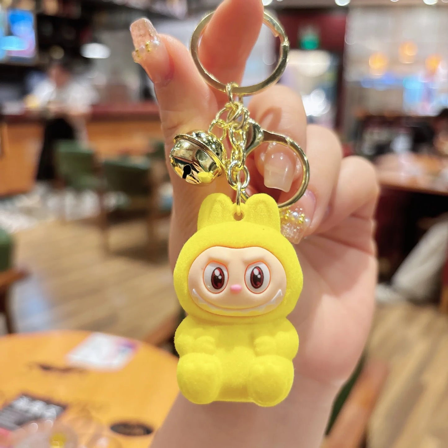 Labbubu Porte-clés en tissu velours – Pendentif mignon style boîte surprise, poupée populaire sur Internet, accessoire pour sac d’étudiant
