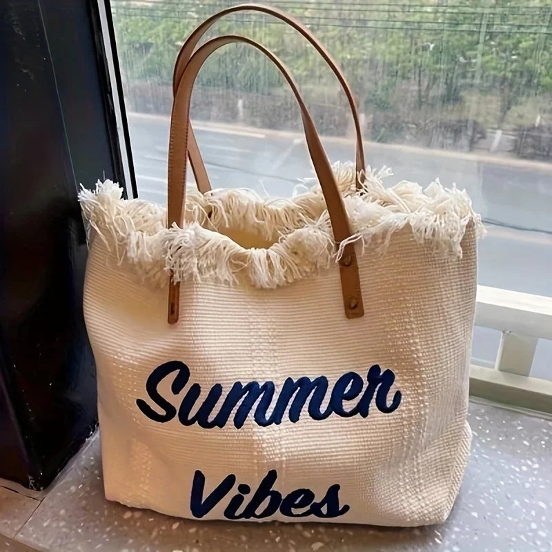 Sac Brodé à Pompons – Femme Apportez une touche estivale à vos tenues avec ce sac brodé à pompons