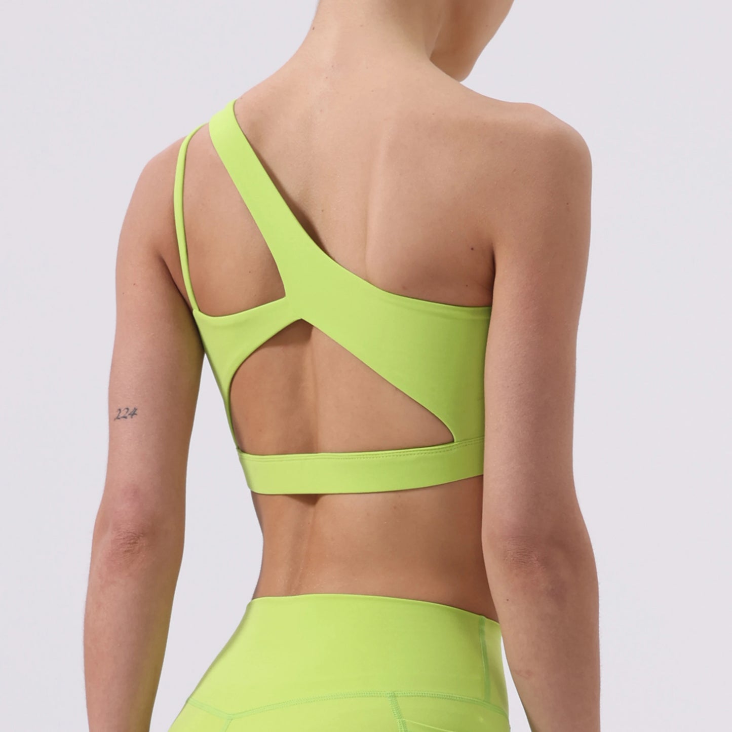Sexy Sports Bra – Bretelle Diagonale & Maintien Élégant
