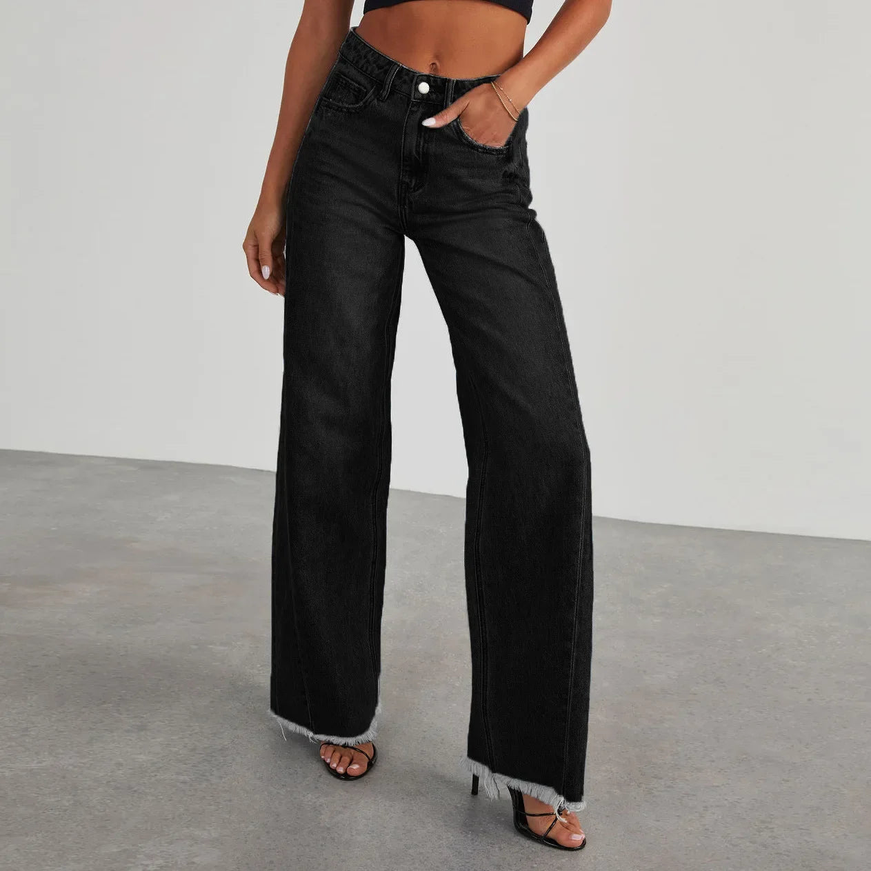 Adoptez un look décontracté et moderne avec ce jean femme coupe large